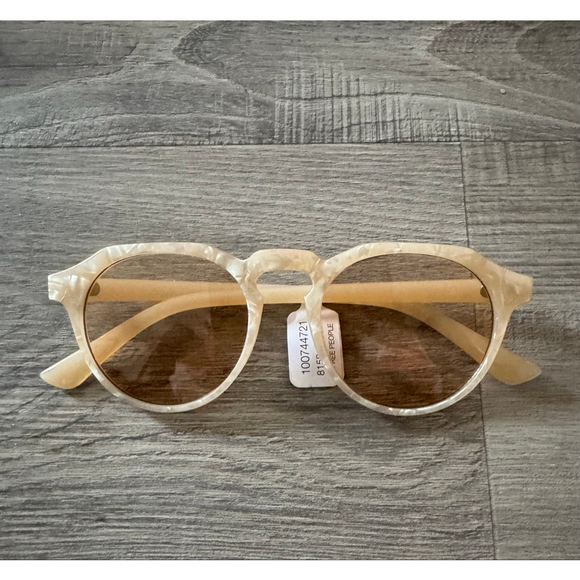 Free People Sunglasses Ivory NWT Chic Contemporary Retro - Picture 2 of 5